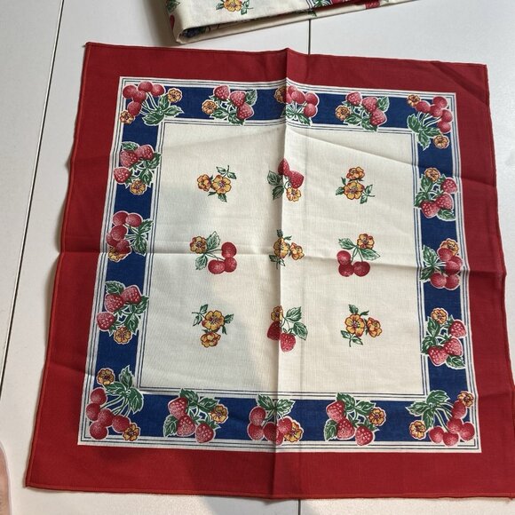 Vtg Bardwil Round Tablecloth & Napkin Set Fruit Strawberries Cherries Cotton NEW - Picture 9 of 14